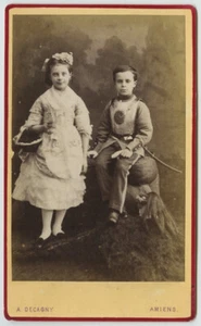 CDV circa 1870 A. Decagny à Amiens. Enfants costumé. Garçon en cuirassier. - Picture 1 of 2