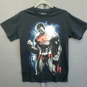 DC Superman T-Shirt Uomo d'Acciaio Nera Piccola Grafica Maglietta Manica Corta - Foto 1 di 13