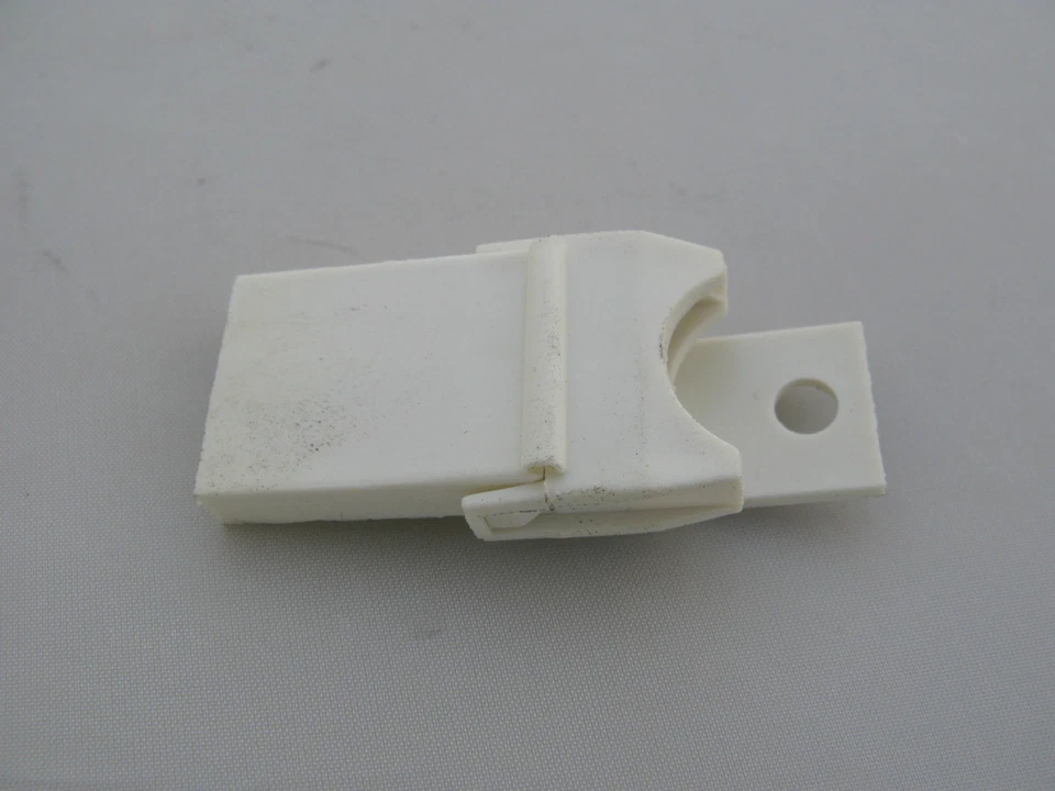 Lote de 3 suportes de fusível Volvo 240 244 245 (1985-1993) (1323312) - Imagem 1 de 2