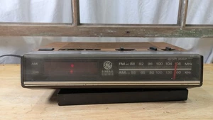 General Electric Wecker AM FM Radio 7-4624B rotes Display GE Vintage - Bild 1 von 7