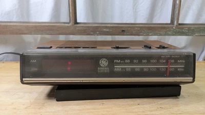 General Electric Alarm Clock AM FM Radio 7-4624B Red Display GE Vintage - Image 1 of 4