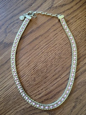 Collar R J Graziano Tejido Gamuza Rosa Y Tono Dorado Foto 1 de 4