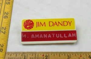 Etiqueta de nombre de empleado de restaurante Jim Dandy Fried Chicken DE COLECCIÓN AÑOS 70 desaparecido CA - Imagen 1 de 2