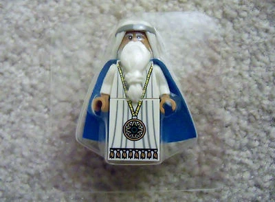 LEGO - Rare Exclusive Minifig - Young Vitruvius with Medallion - New & Sealed - Image 1 of 2