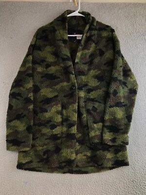 Chaqueta American Eagle Mujer Pequeña Verde Camuflada Sherpa Polar Bolsillos Botón Delantero Foto 1 de 4