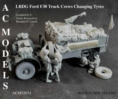 1/35 AC MODELS - LRDG FORD F30 TRUCK - CREWS CHANGING TYRES - Immagine 1 di 4