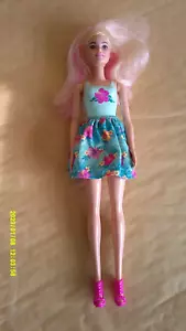 Bambola Barbie - Bikini floreale rivelazione colore GNF85 con gonna, scarpe e parrucca originali - Foto 1 di 5