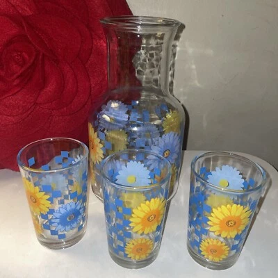 Jarra floral con vasos Foto 1 de 4