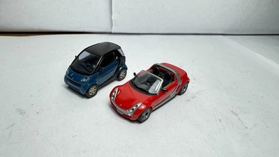 Busch 1:87 H0 Smart Roadster rosso e For Two blu - Immagine 1 di 4
