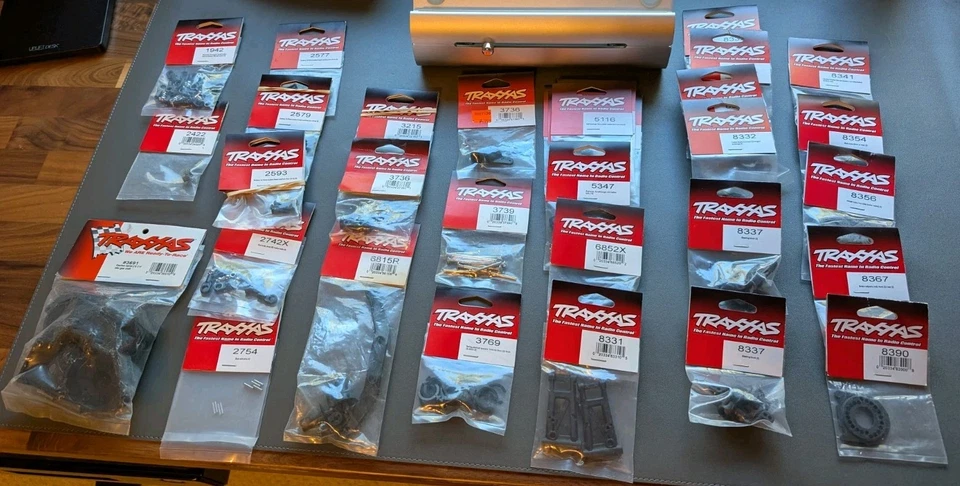  Lote Traxxas 40+ paquetes piezas RC nuevas PIEZA COMPLETA # LISTA EN DESCRIPCIÓN Foto 1 de 4