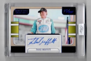 Tarjeta automática azul del escenario central Panini Turn Four Thad Moffitt 2025/49 - Imagen 1 de 2