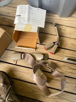 (1) Original NOS GM 1997-2005 Buick Century Rear Center Seatbelt kit back seat Foto 1 de 4