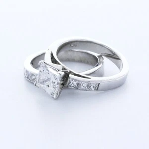 JUEGO DE ANILLOS CLÁSICOS PIEDRAS LATERALES ORO BLANCO 14K PRINCESA DIAMANTE NATURAL F/SI1 4,7 QUILATES - Imagen 1 de 4
