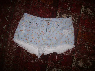 Billabong 女式 M 码 7 短裤 32 英寸腰 Lovin Life 花卉牛仔破旧 — 第 1/4 张图片