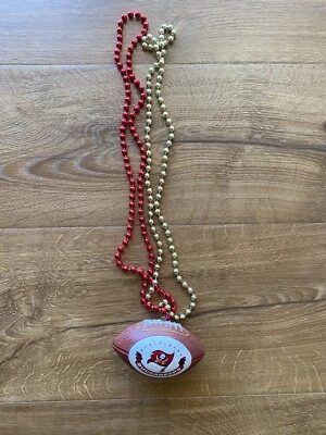 Collar de cuentas de fútbol americano Tampa Bay Buccaneers Foto 1 de 2