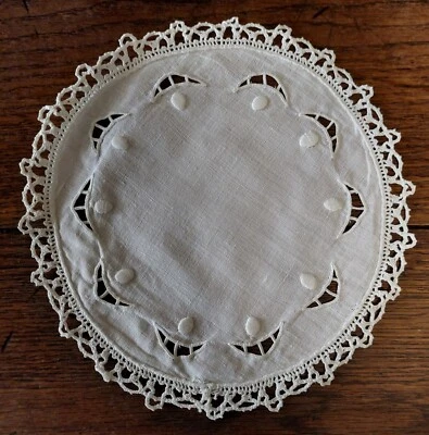 Napperon ancien brodé lin blanc - Photo 1/3