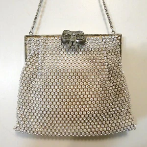 Bolso de mano vintage con pedrería y joyas - Imagen 1 de 6