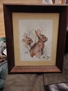 Dibujo original enmarcado de un conejo en hierba mate y enmarcado Shabby Chic - Imagen 1 de 2