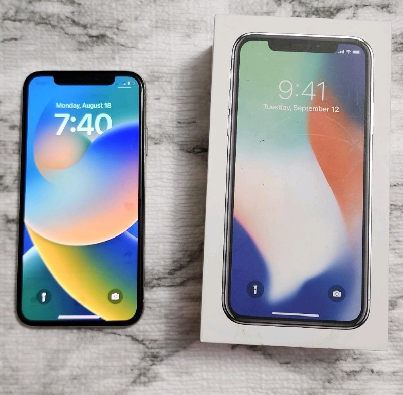 Apple iPhone X シルバー 本体　212G Apple iPhone X シルバー(ホワイト)256GB Apple iPhone X