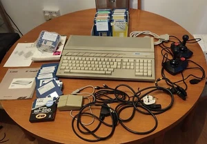 Atari 1040 ST Computer Console with extras - Picture 1 of 11