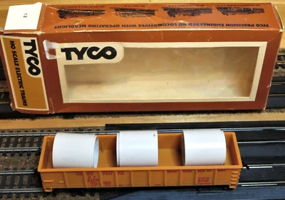 TYCO 341B:200 HO Scale 42' Steel Gondola with 3 culverts (Pipes) "Union Pacific" - Image 1 of 4