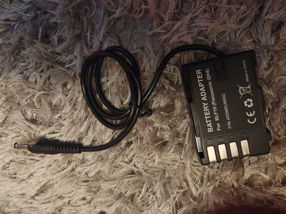 Adaptador de corriente Atomos ATOMDUM002 para batería de cámara Panasonic BLF19 Foto 1 de 1