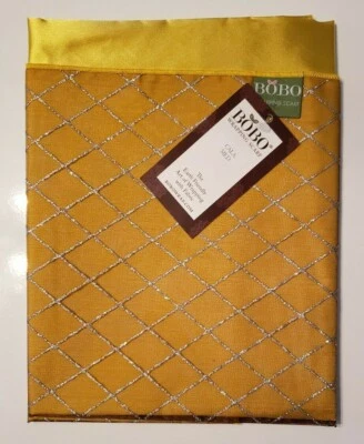 Envoltura de seda Bobo mediana amarilla/plateada de Patricia Lee 27,5 x 27,5 pulgadas Foto 1 de 3