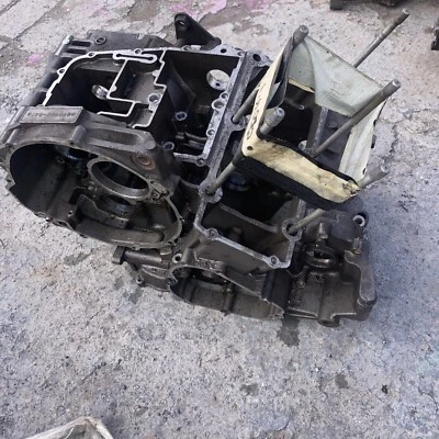 Par de cárteres de motor Yamaha TDM850 Mk1 3VD 006868 a juego Foto 1 de 4