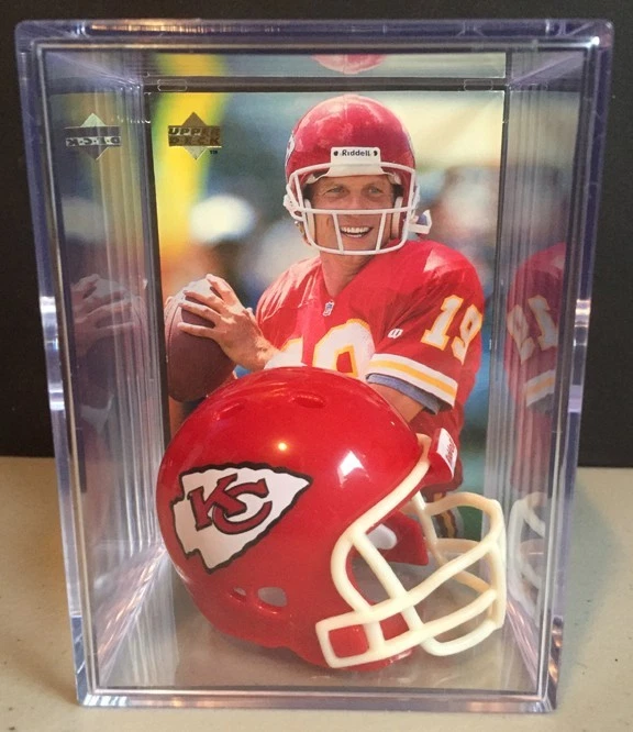 堪萨斯城酋长队迷你橄榄球头盔 Shadowbox 带 Joe Montana 卡 — 第 1/1 张图片