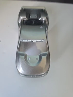 Team Losi Mini T 1.0 carrocería plateada Foto 1 de 4