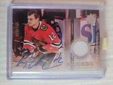 2019-20 Upper Deck Ultimate Access Alex DeBrincat Auto Jersey /135 blackhawks