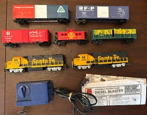 Set treno locomotiva diesel Life Like scala HO Santa Fe 3500 3600 binari/exformer - Foto 1 di 9