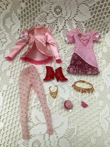 DISNEY DESCENDANTS THE RISE OF RED YOUNG QUEEN OF HEARTS 11” Doll OUTFIT NOFB - Picture 1 of 13