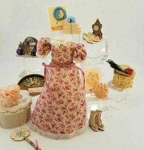 CASA DE MUÑECAS MINIATURA 18 PIEZAS DAMAS ACCESORIOS BOUTIQUE~VESTIDO~SOMBREROS~FANÁTICOS~CARTERAS - Imagen 1 de 9