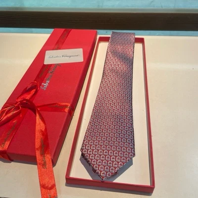 Corbata Ferragamo auténtica nueva con etiquetas Foto 1 de 4