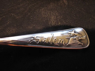 Cuchara de recuerdo Durgin Sterling BRUJA SALEM 5 3/4" Daniel Low Foto 1 de 4