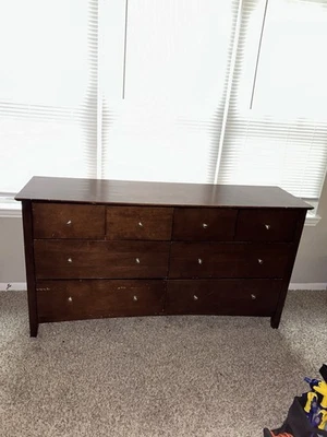 Коричневый комод из массива дерева с 8 ящиками - Изображение 1 из 4