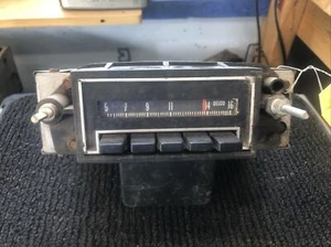 1973 CHEVROLET CHEVELLE AM PUSHBUTTON RADIO - Picture 1 of 7