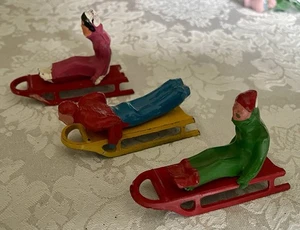 Vintage Barclay 3 Lead, Winter Figures on Sleds - Picture 1 of 9