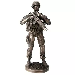 Estatua de soldado de las Fuerzas Armadas de los Estados Unidos con detalle de informe militar de los Estados Unidos - Imagen 1 de 1