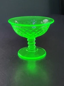 Vintage Uranium Glass Diamond Quilted Green Imperial Sherbet Cup EUC - Picture 1 of 14