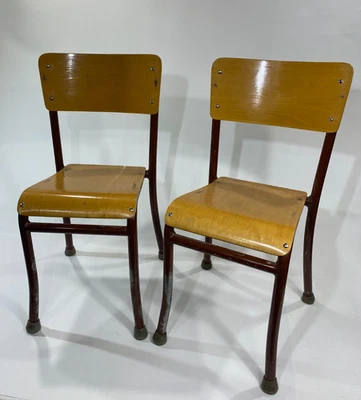 Juego de 2 sillas escolares vintage asiento madera marco metal mediados siglo aula MCM Foto 1 de 4
