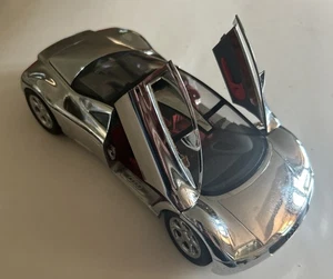 Audi AVUS Quattro 1994 Revell, coche modelo fundido a presión 1/18 cromado - Imagen 1 de 8