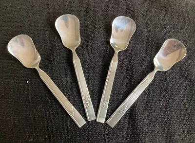 Juego de 4 cucharas de té helado de acero inoxidable con patrón de bambú de trébol de 5 1/8" Foto 1 de 4