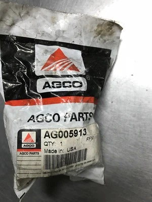 AG005913 GENUINE AGCO  ADAPTER FITTING - Image 1 of 2