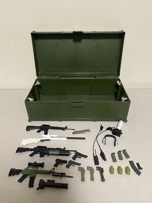 Colección De Colección De Rifles GI Joe, Granadas, Cámara, Etc.  - La mayoría de los años 90 Foto 1 de 4