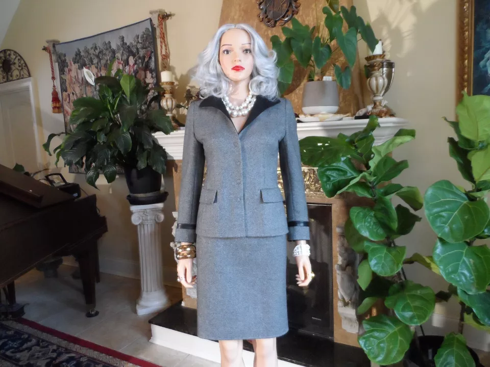 Akris For Bergdorf Goodman Gray Cashmere Blend Skirt Suit w/Leather Trim Size 6 - Image 1 of 4