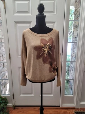 Suéter floral metálico dorado talla grande INC International Concepts para mujer Foto 1 de 4