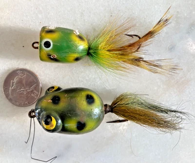 LOTE 2 SEÑUELOS POPPERS FLY ROD CORCHO POP EYE RANA SPOT DE COLECCIÓN MOSCAS BAJAS SIN MALEZAS Foto 1 de 4