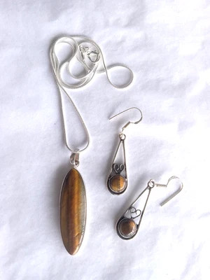 Juego de colgantes y pendientes ojo de tigre artesanal. Chapado en plata de ley 925. Foto 1 de 4